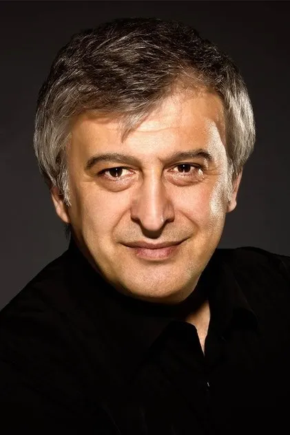 Hüseyin Avni Danyal în rolul Metin Kaya