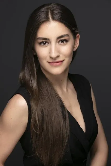 Naz Göktan în rolul Ayşe