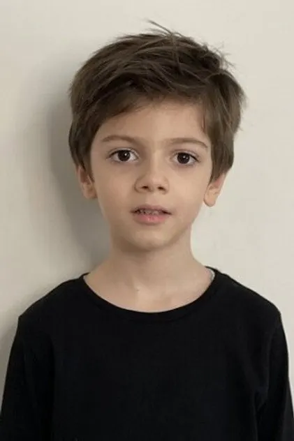 Önder Toprak Yılmaz în rolul Sinan Rona