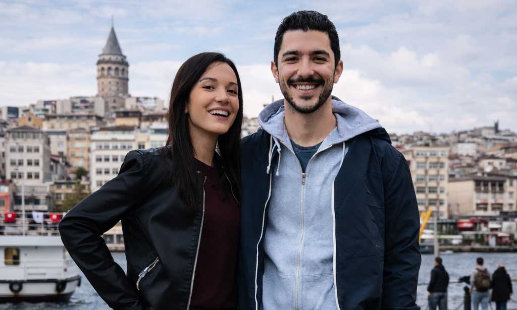 ¡Hazal Subaşı y Kaan Yıldırım vuelven a trabajar juntos en una serie de HBO Max!