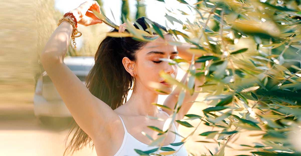 Özge Gürel is on her way to Italy!