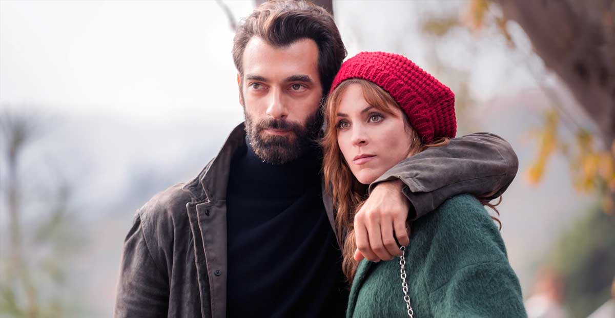 The romantic moods of İlker Kaleli and Maggie Civanto excited their fans!
