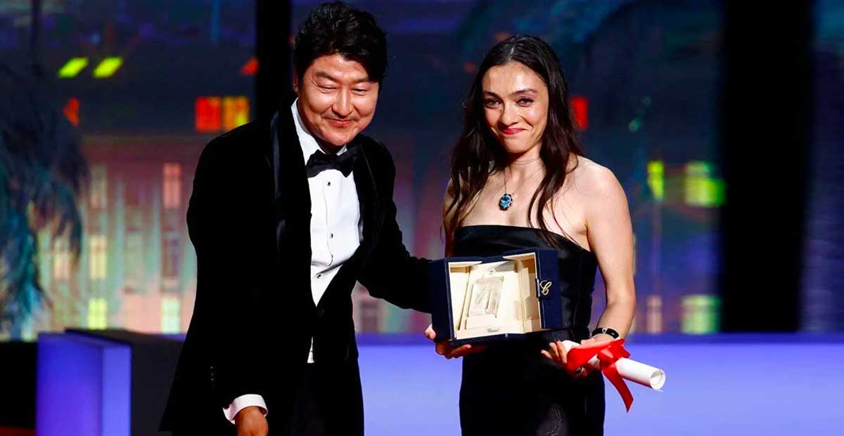 Merve Dizdar foi eleita a Melhor Atriz no Festival de Cinema de Cannes!