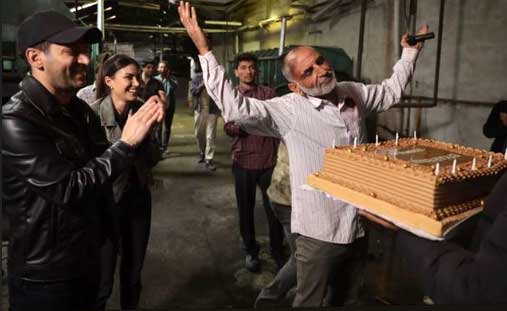 A farewell cake was cut for Gürkan Uygun after the conflict scene in the TV series The Organization.