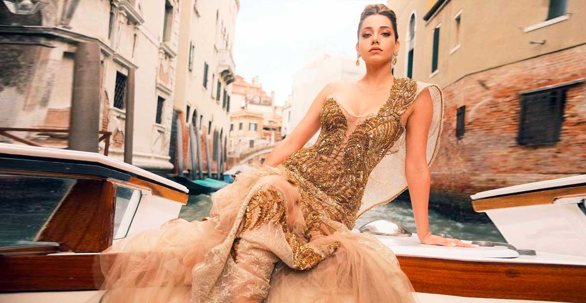 ¡Özge Özacar dejó su huella en el Festival de Cine de Venecia con su belleza!
