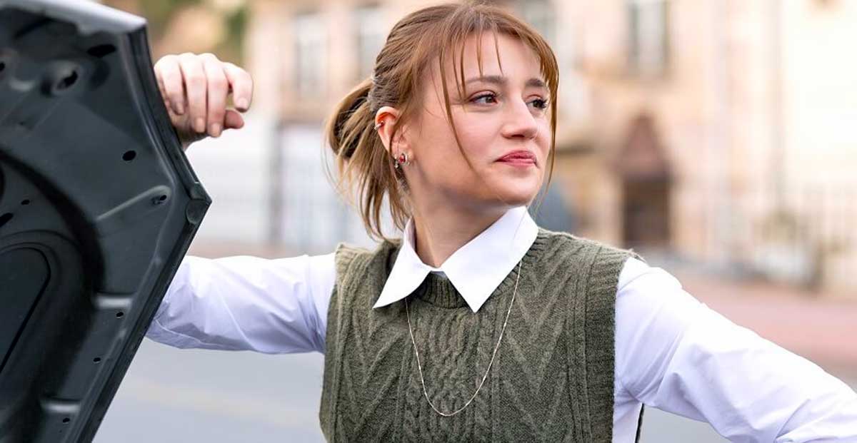 Gizem Karaca joins the cast of the Safir series!