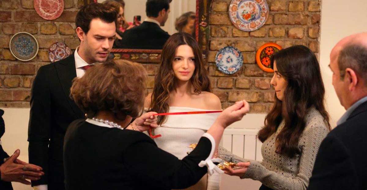 ¡Los secretos de la familia Beyoğlu se revelan en el tercer episodio de la serie Altın Kafes!