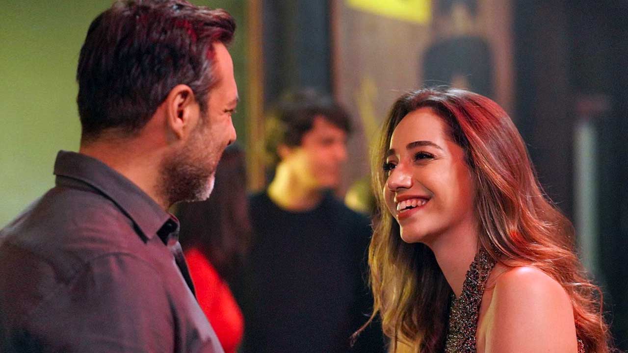 ¡Özge Özacar se une a la serie Kızılcık Şerbeti!