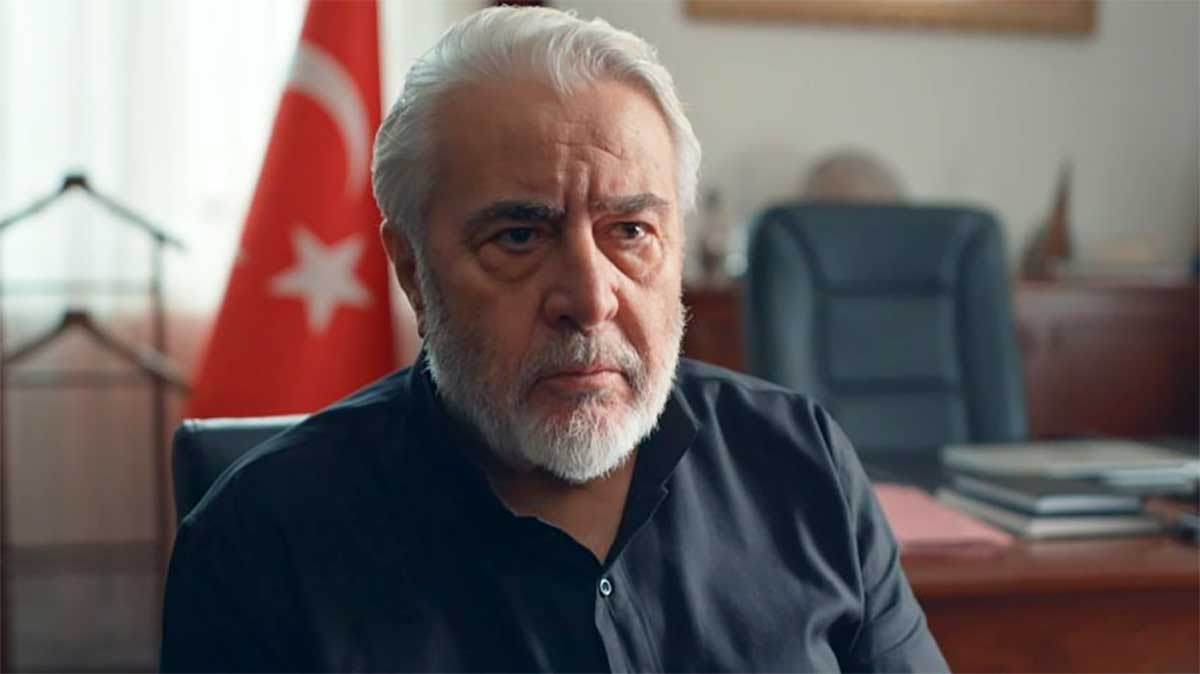 O ator mestre Uğur Yücel se juntou ao elenco da série de TV Sandık Kokusu!