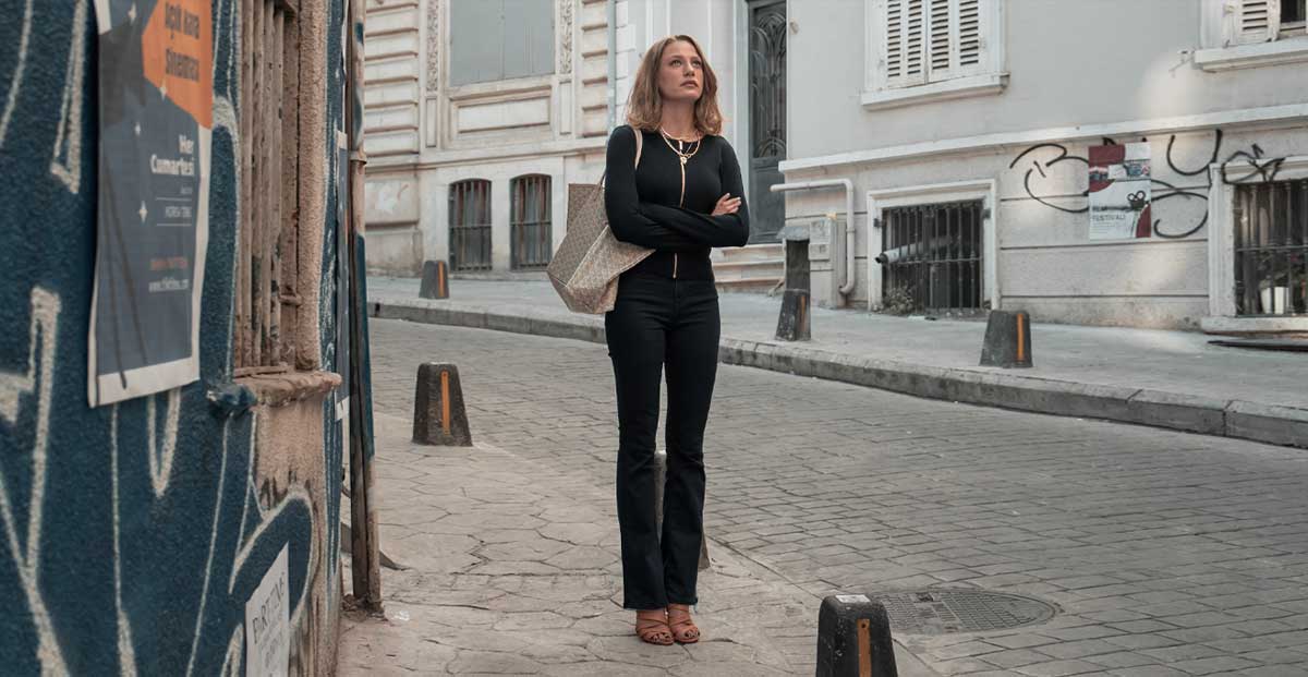 ¡Se ha anunciado la fecha de estreno de la serie Kimler Geldi Kimler Geçti, protagonizada por Serenay Sarıkaya!