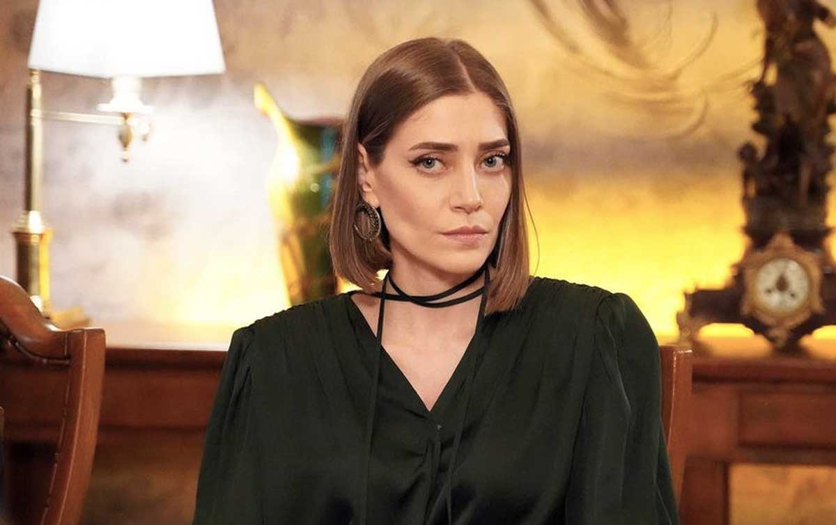 Öznur Serçeler was new project is Holding series!