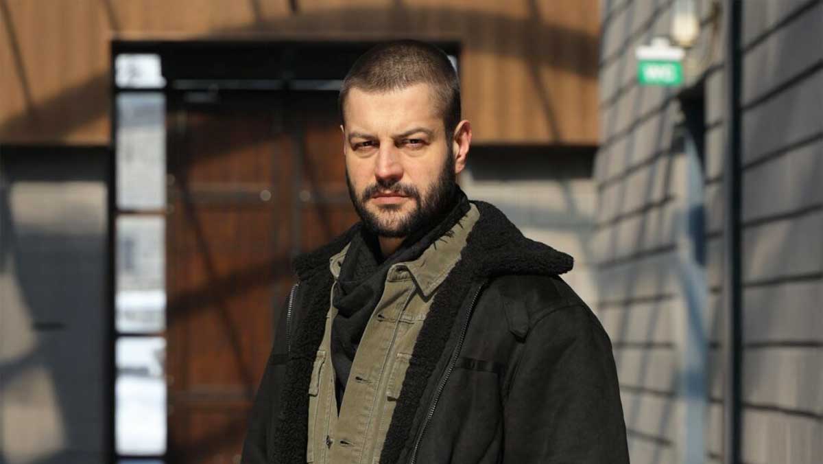 Serhat Teoman joins Veliaht as the mysterious Faroz!